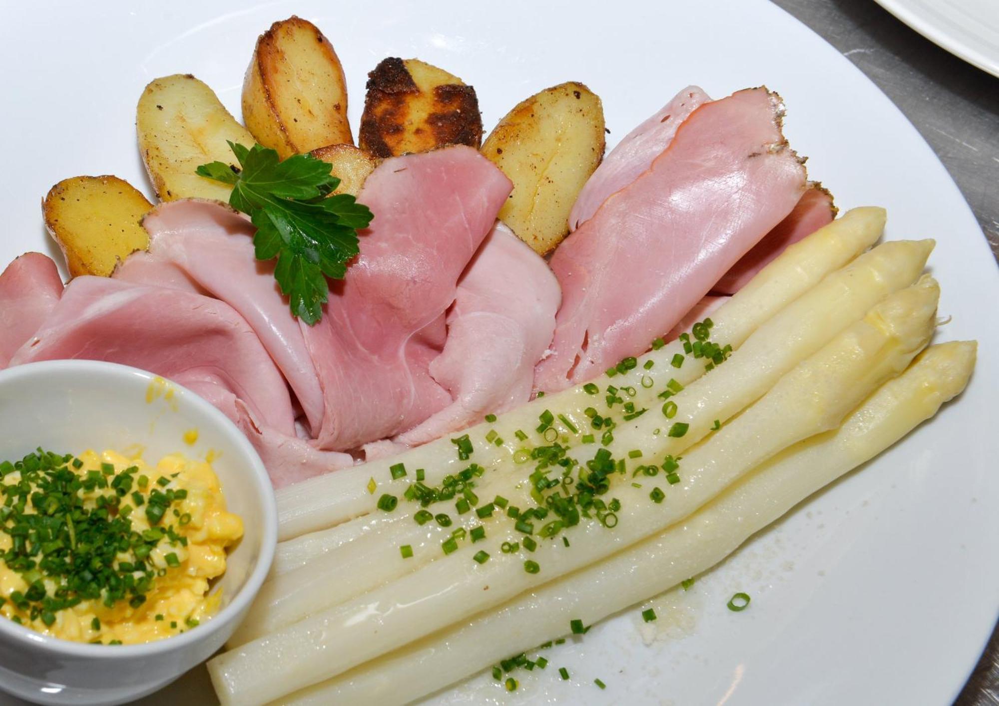 Hotel Goldene Traube Termeno Ngoại thất bức ảnh