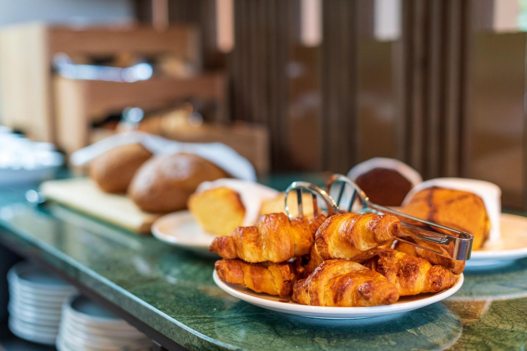 Hotel Goldene Traube Termeno Ngoại thất bức ảnh